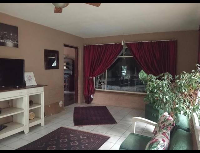 5 BEDROOM FREESTANDING FOR SALE IN BIRCHLEIGH